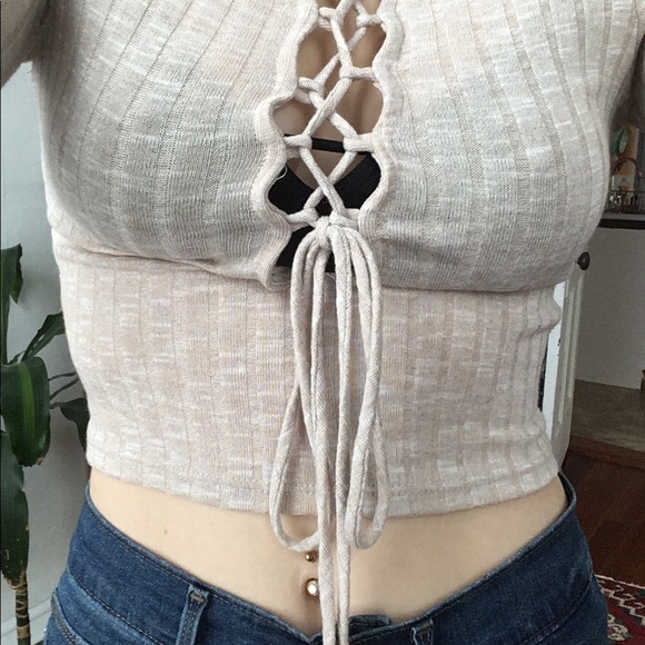 SOLD ❌ HONEY PUNCH Front Lace-up Crop Top - Picture 2 of 6
